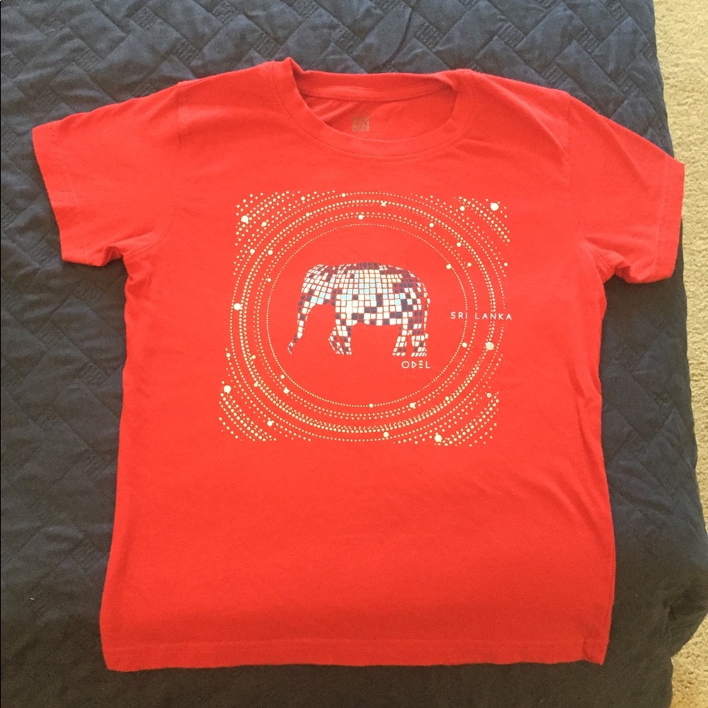 T-shirt. Size 8-10 years